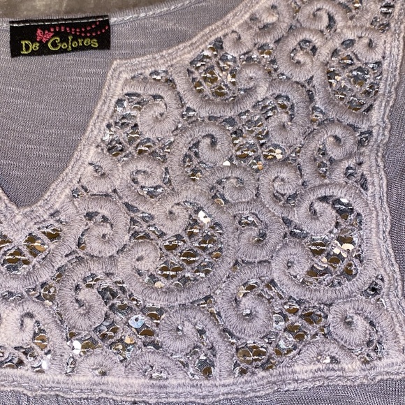 🇲🇽Grey and silver sequined cap sleeve blouse - Picture 2 of 4